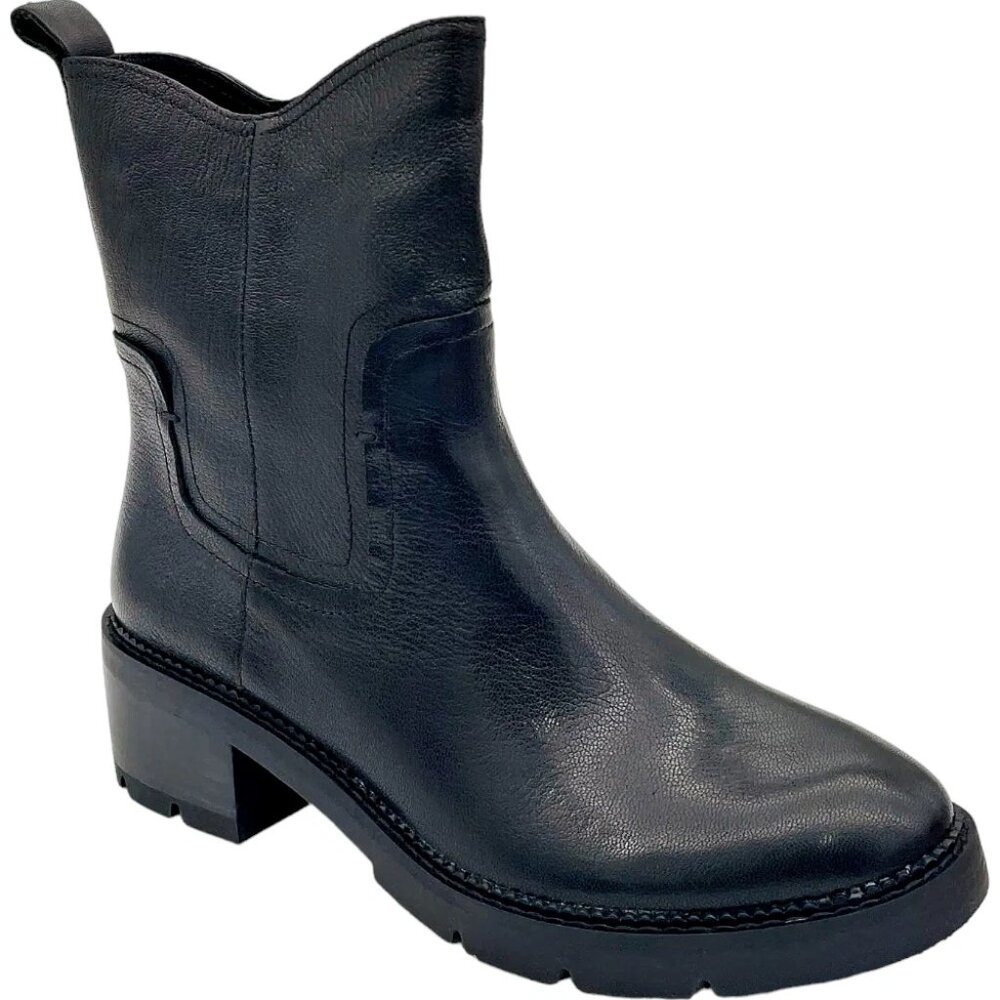 Donald Pliner Stella black goat leather pull-on Chelsea boots NWOB women's 8